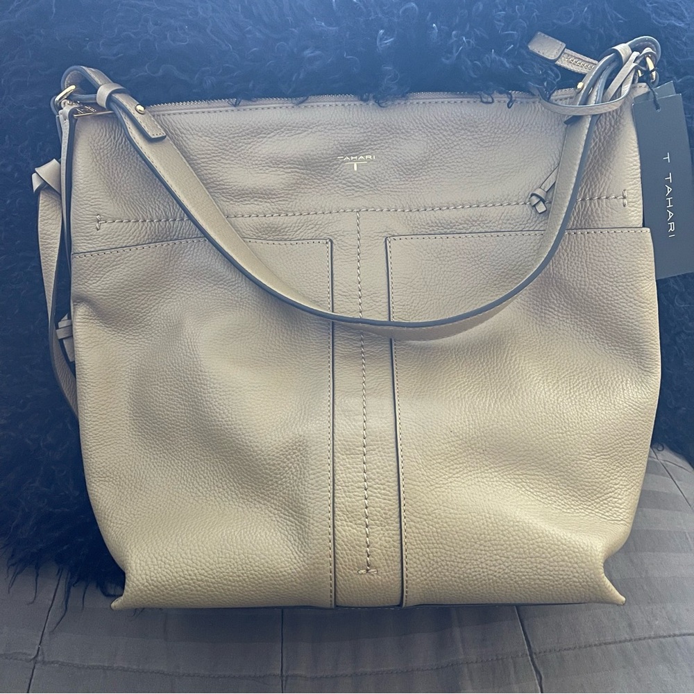 T TAHARI DUNE LEATHER SKYLER BUCKET BAG HANDBAG